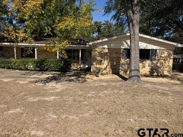 300 Robert E Lee Dr — photo