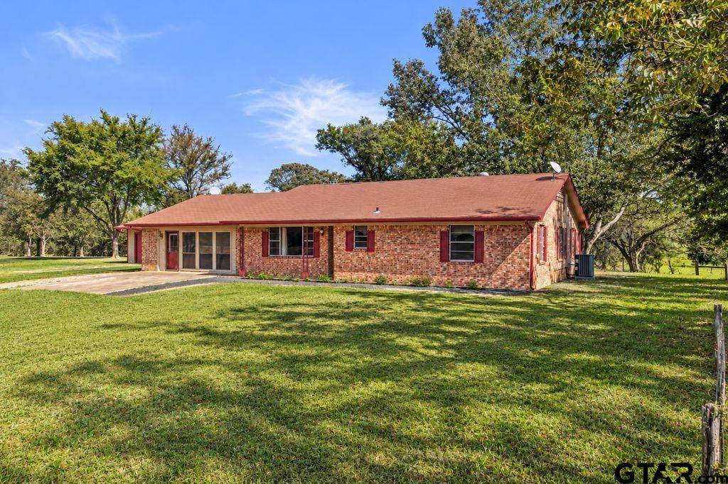 6406 N Tx Hwy 37 — photo