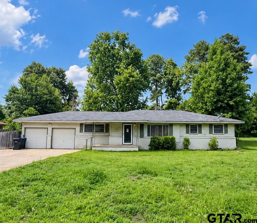 117 E Hoyt Dr — photo
