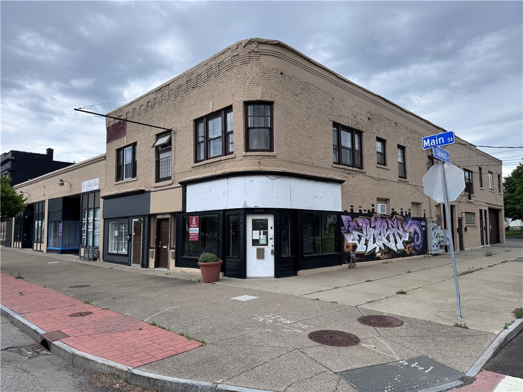 2325 Main Street — photo