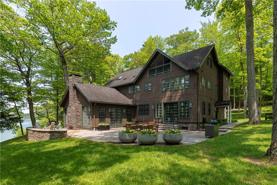 196 Wellington Lane — photo