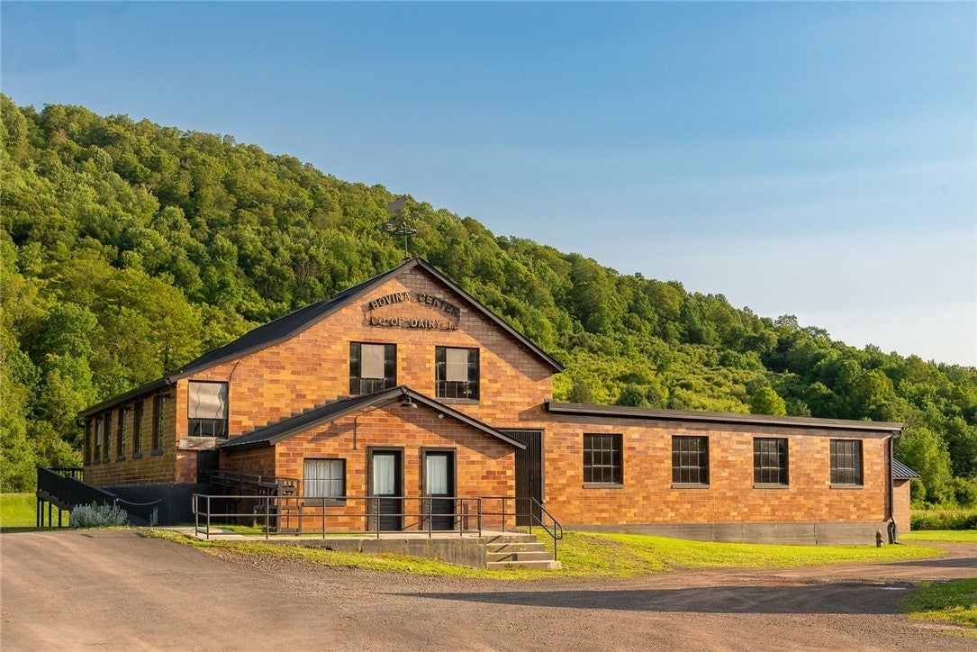 1815-1825 County Highway 6 — photo