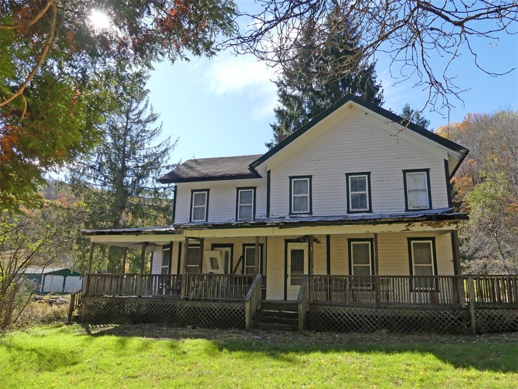 606 Bussey Hollow Road — photo