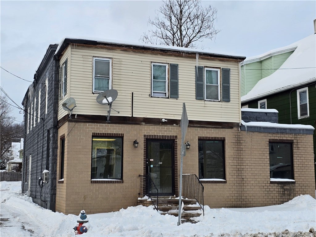 249 Robinson Street — photo