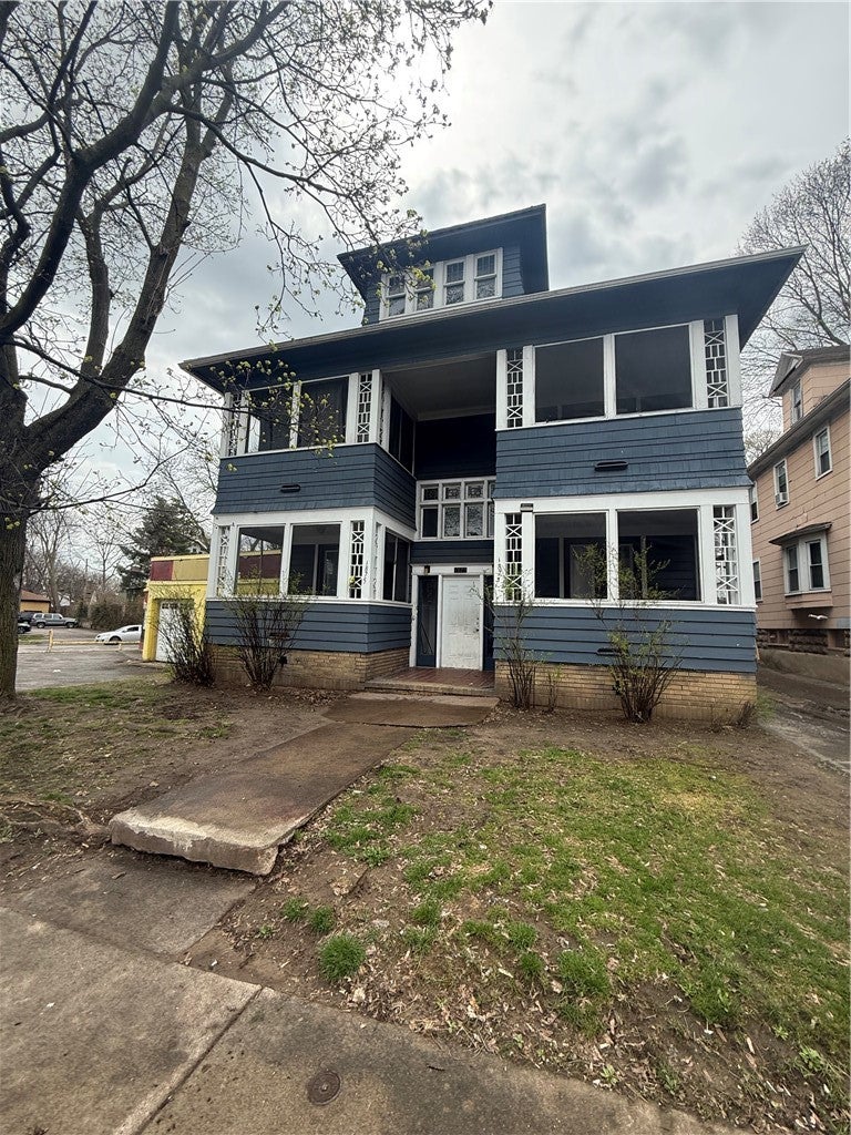 1873 E Main Street — photo