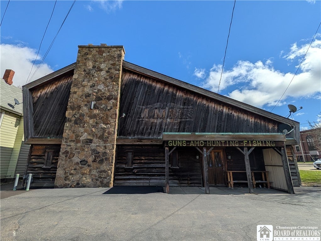 808 N Main Street — photo