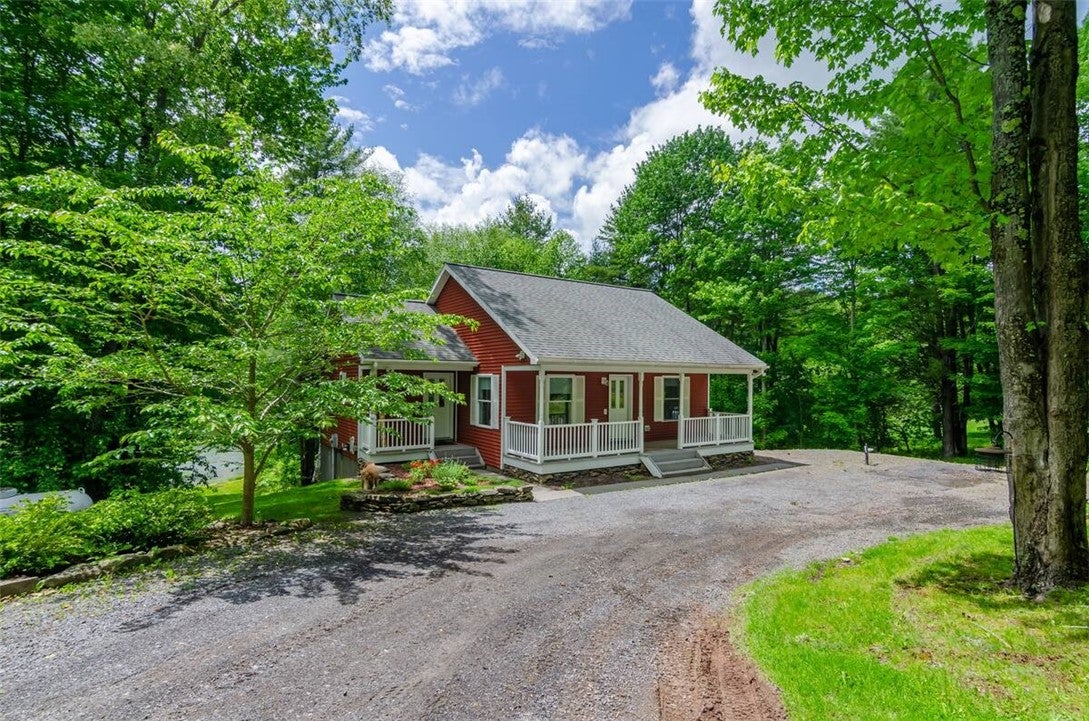 1565 Tupper Hill Road — photo