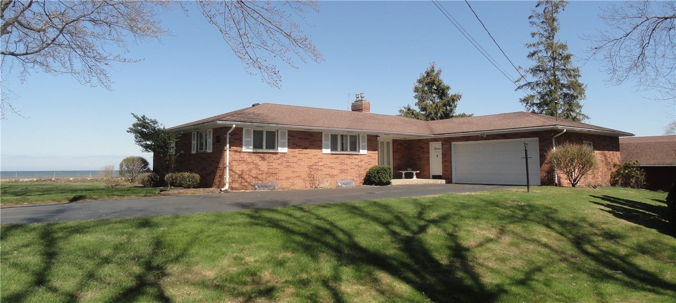 12 Lighthouse Rd Rd, Parma NY 14468