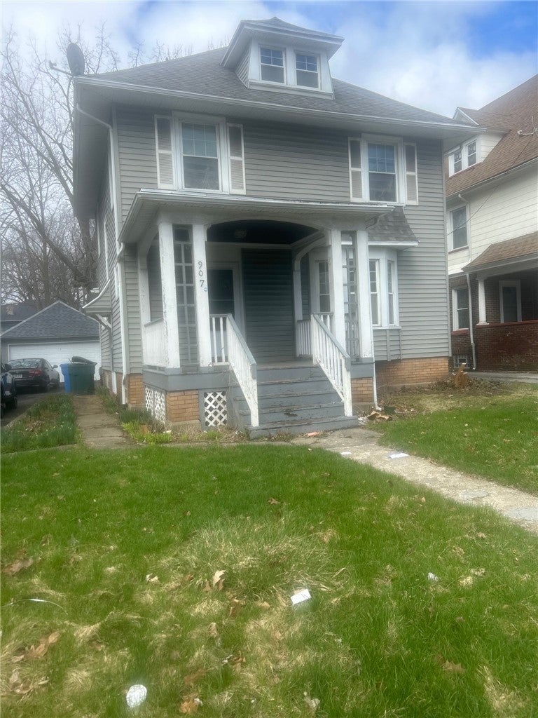 907 Dewey Avenue — photo