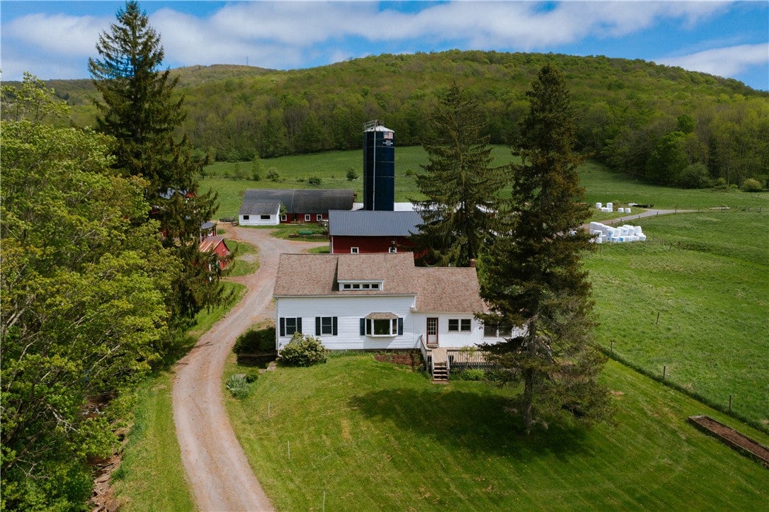 2400 Gladstone Hollow Road — photo