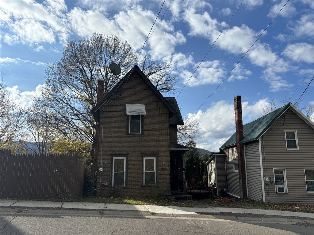 107 E Main Street — photo