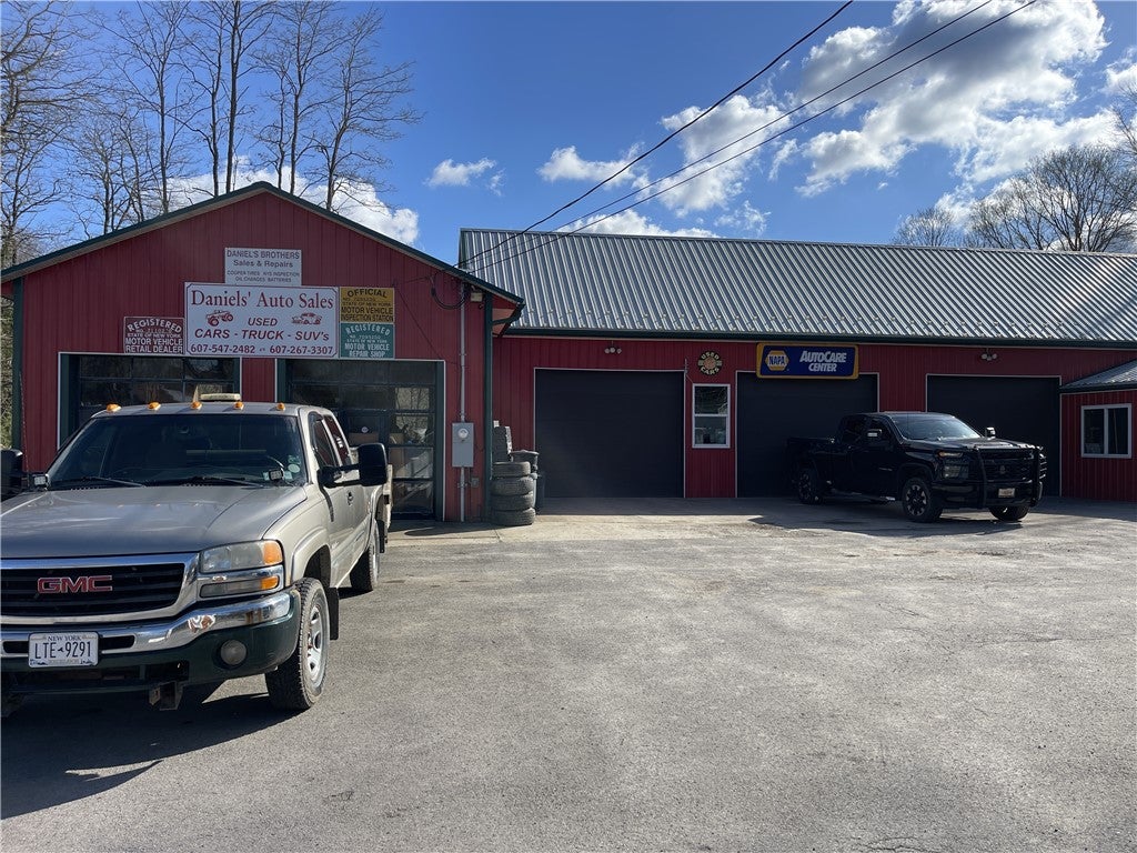 6225 State Highway 28 — photo