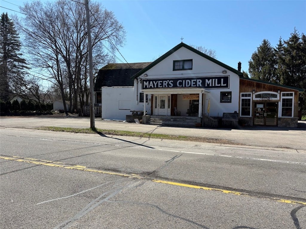 699 Five Mile Line Road Road — photo