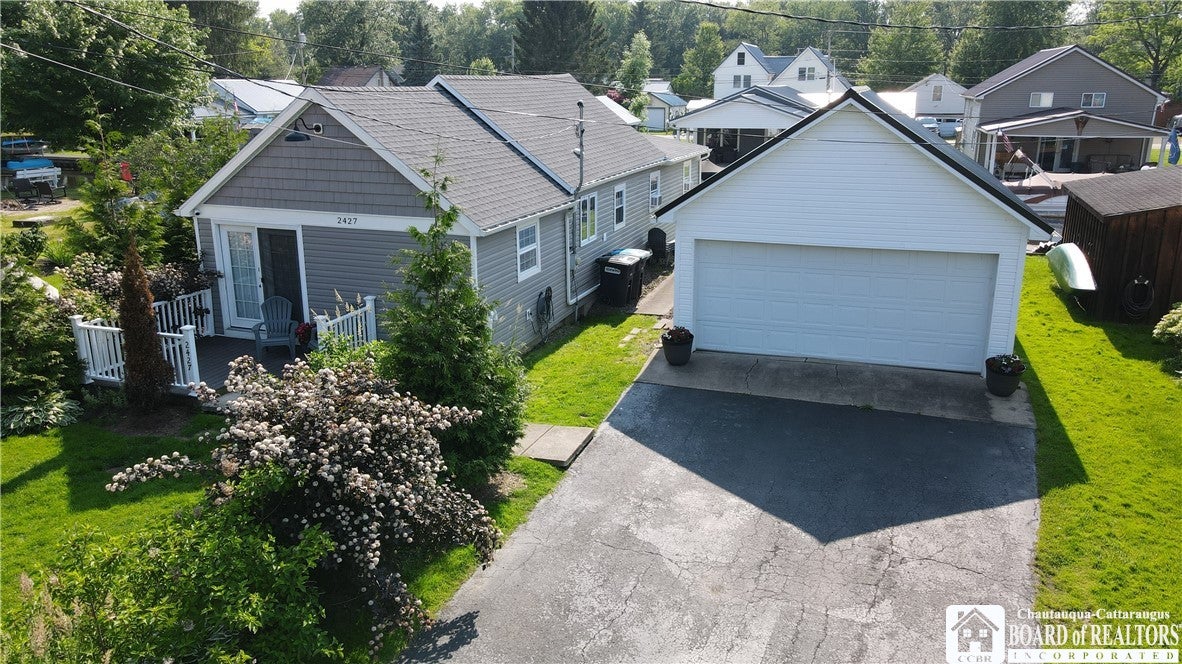 2427 Lakeside Drive — photo