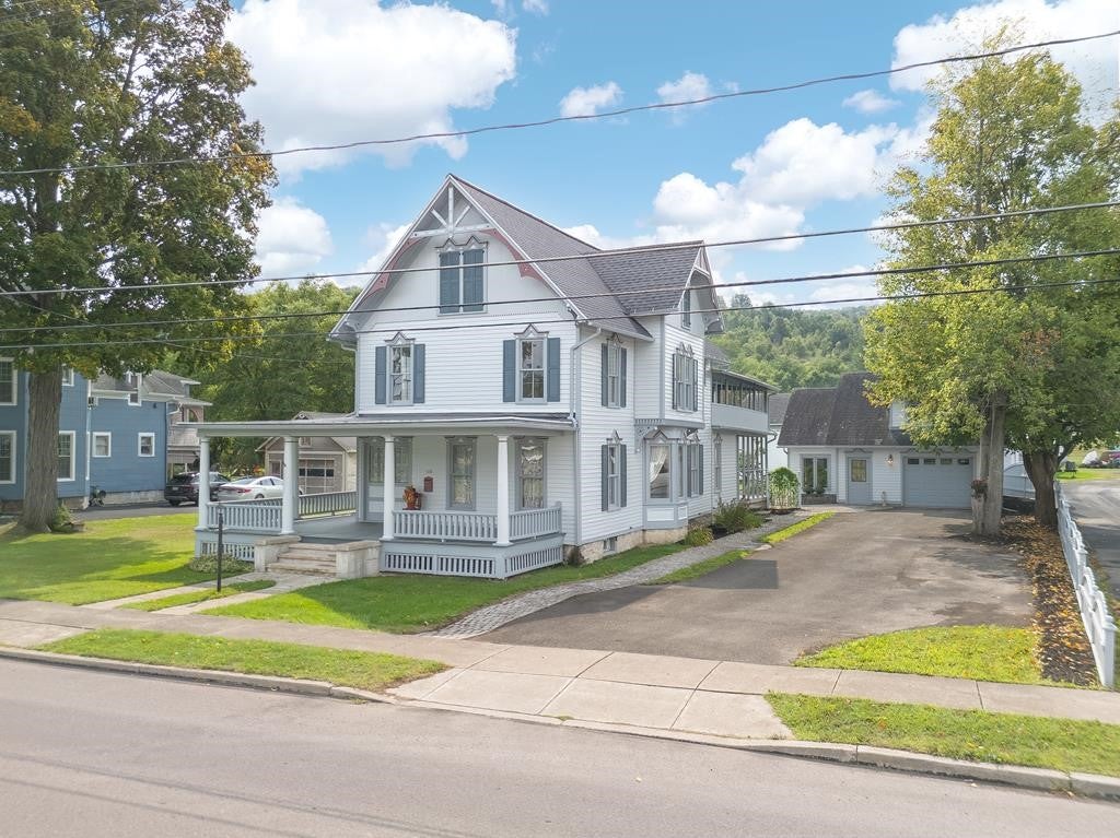 106 E Main Street — photo