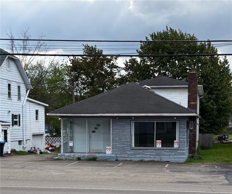 3137 Lake Road — photo