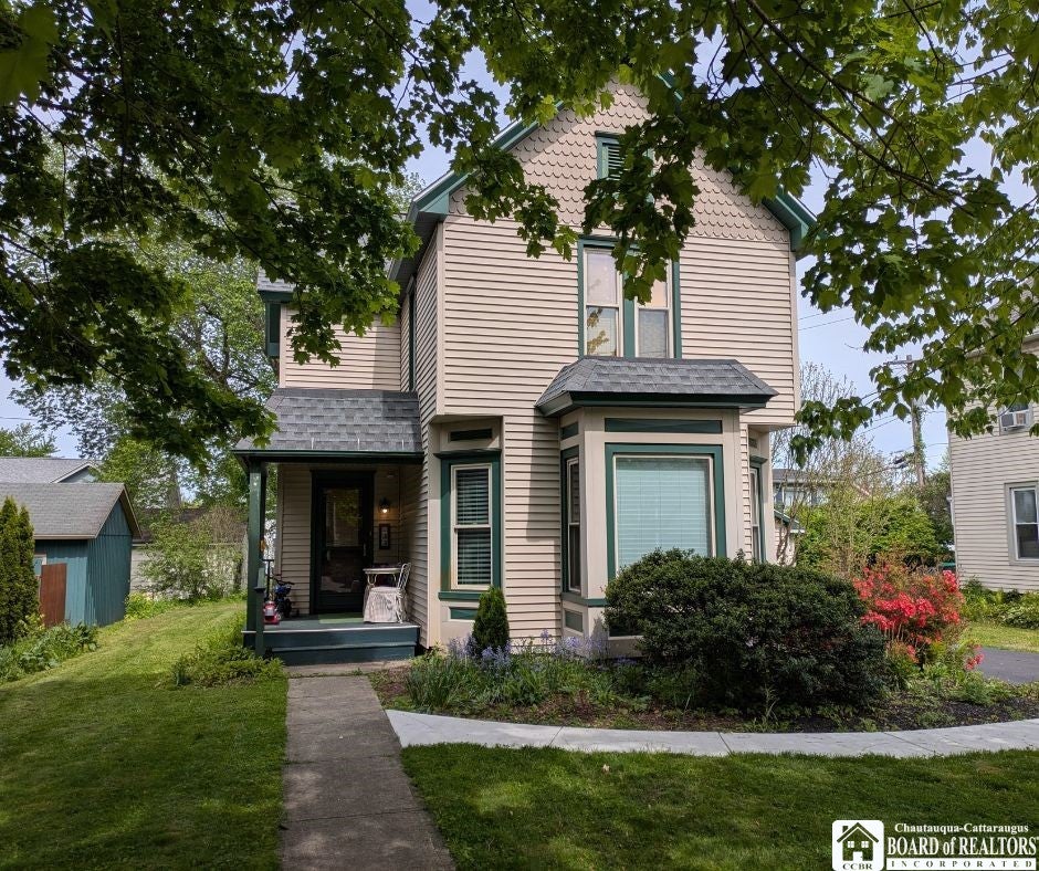 33 Maple Street — photo
