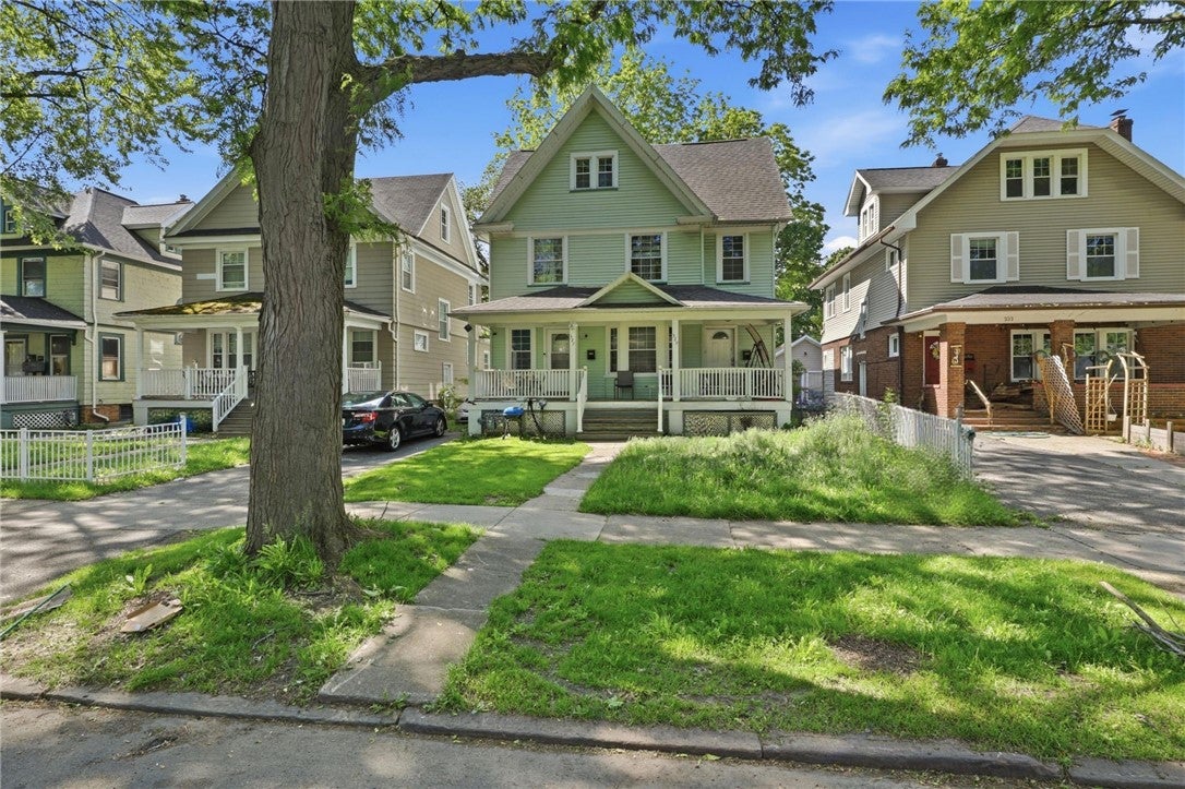 327 Selye Terrace — photo