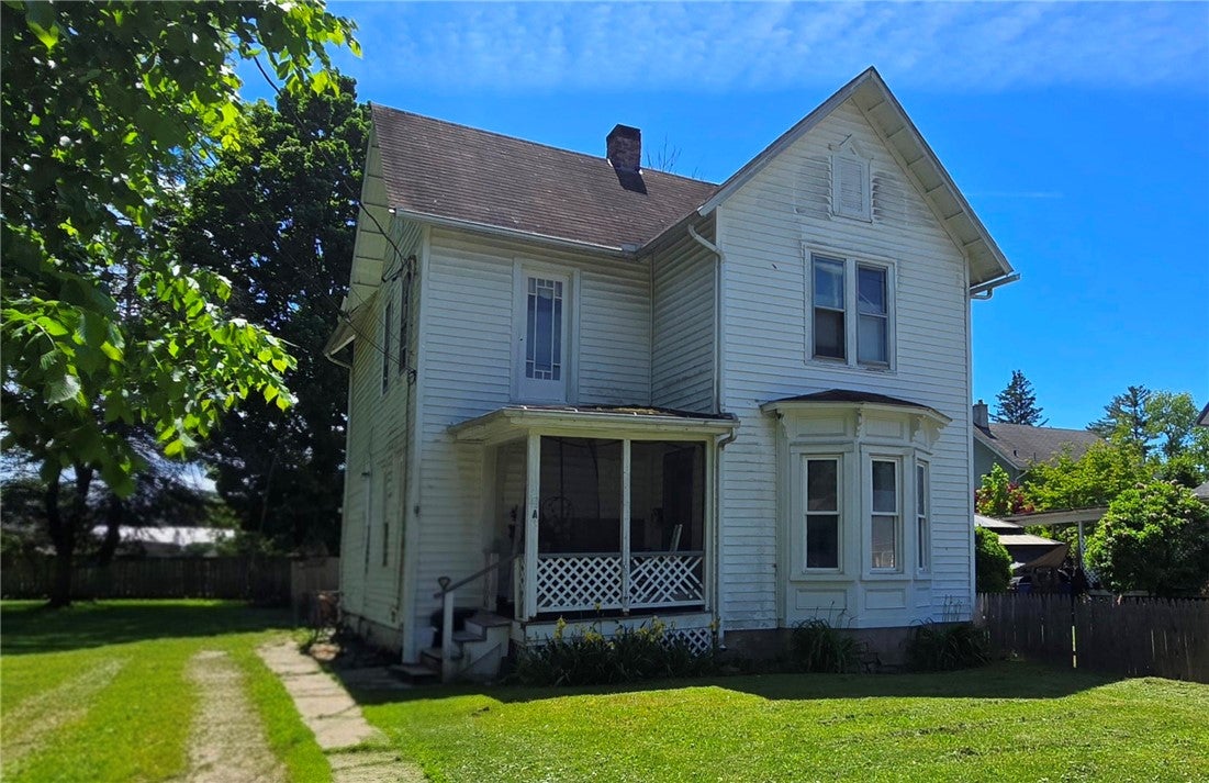 304 Home Street — photo