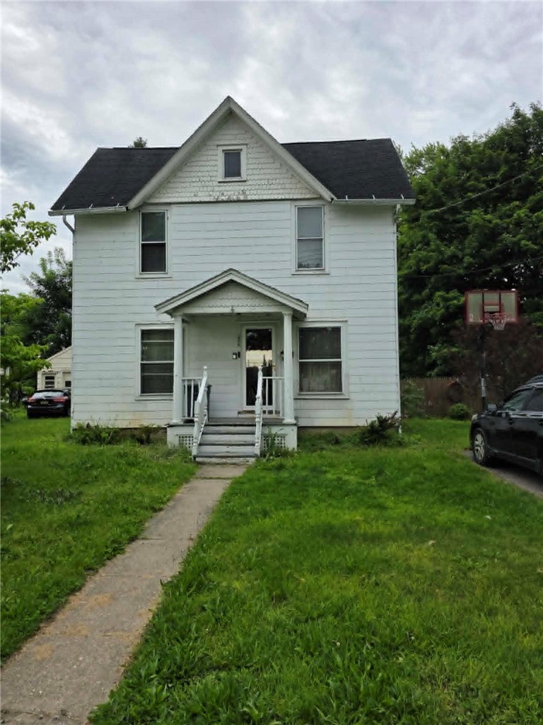 606 Falck Street — photo