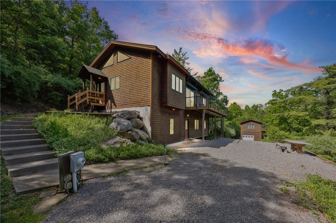 6218 Hawks Road — photo