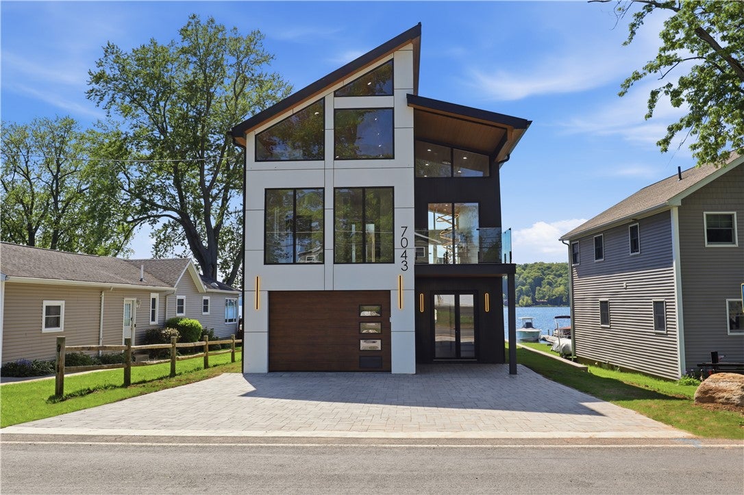 7043 Lake Bluff Road — photo