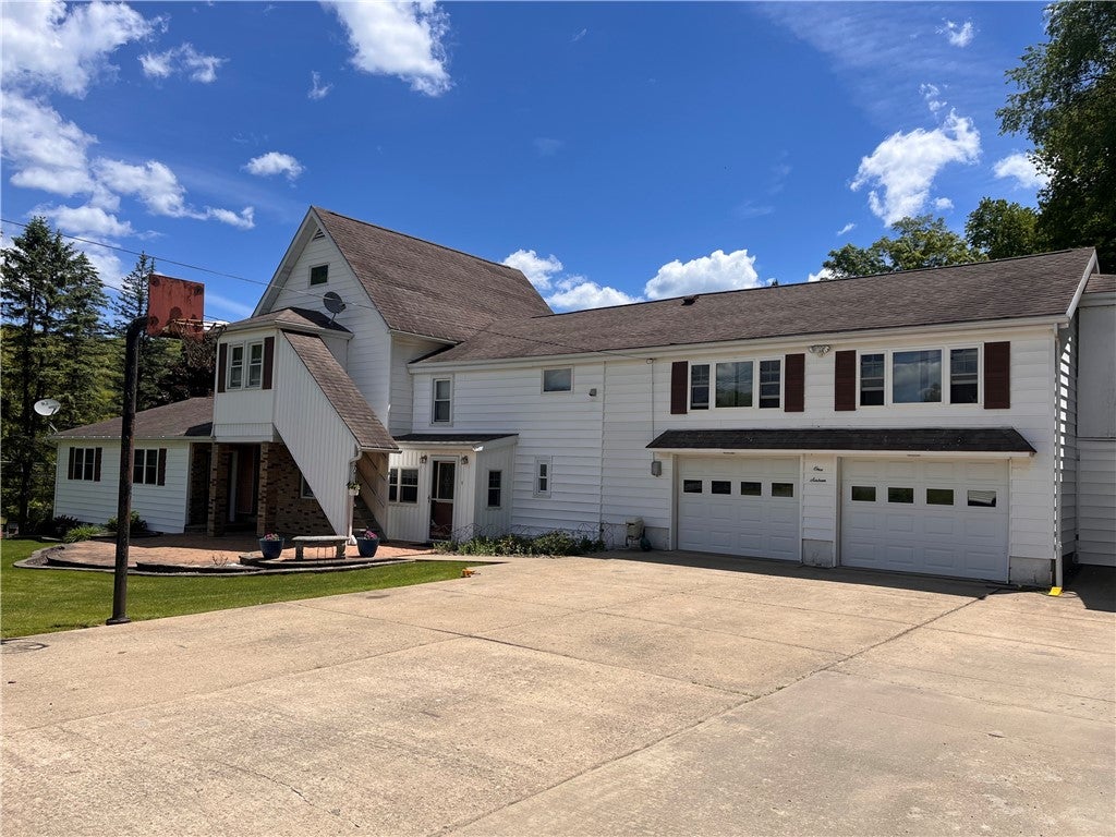 116 Derrick Road — photo