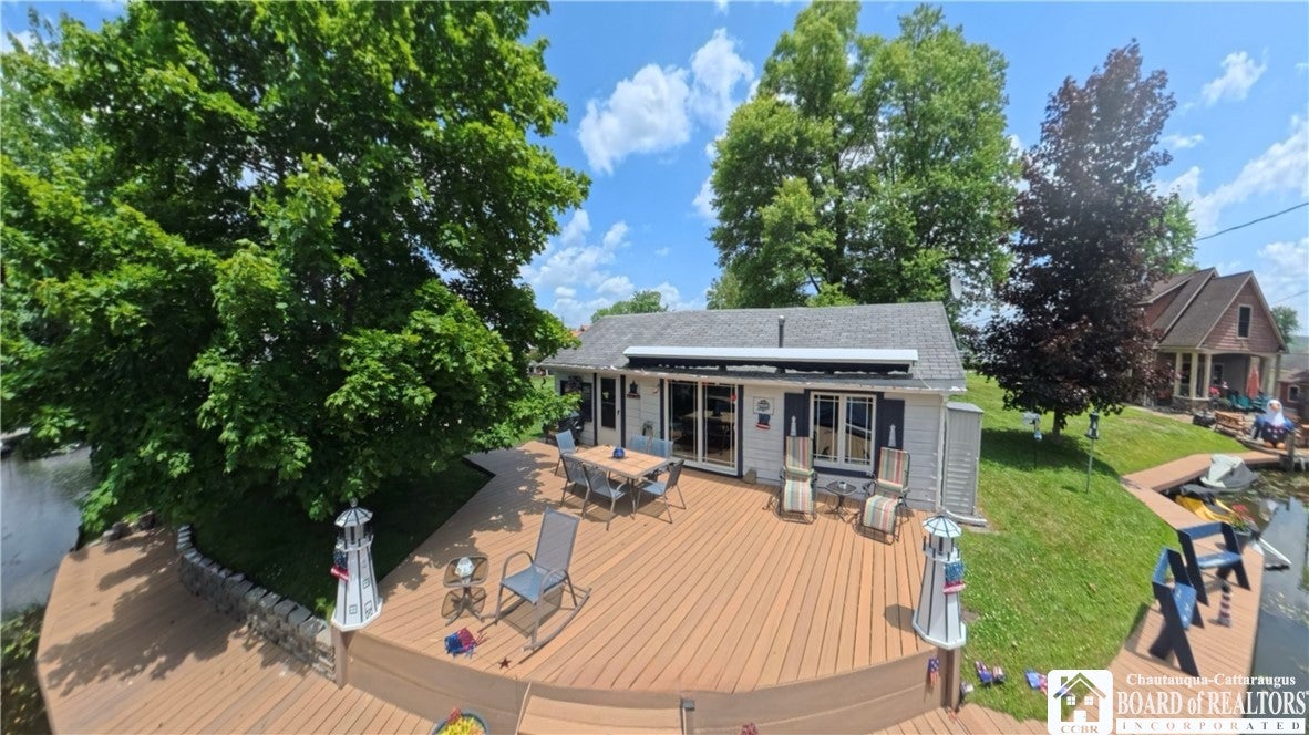 2423 Lakeside Drive — photo