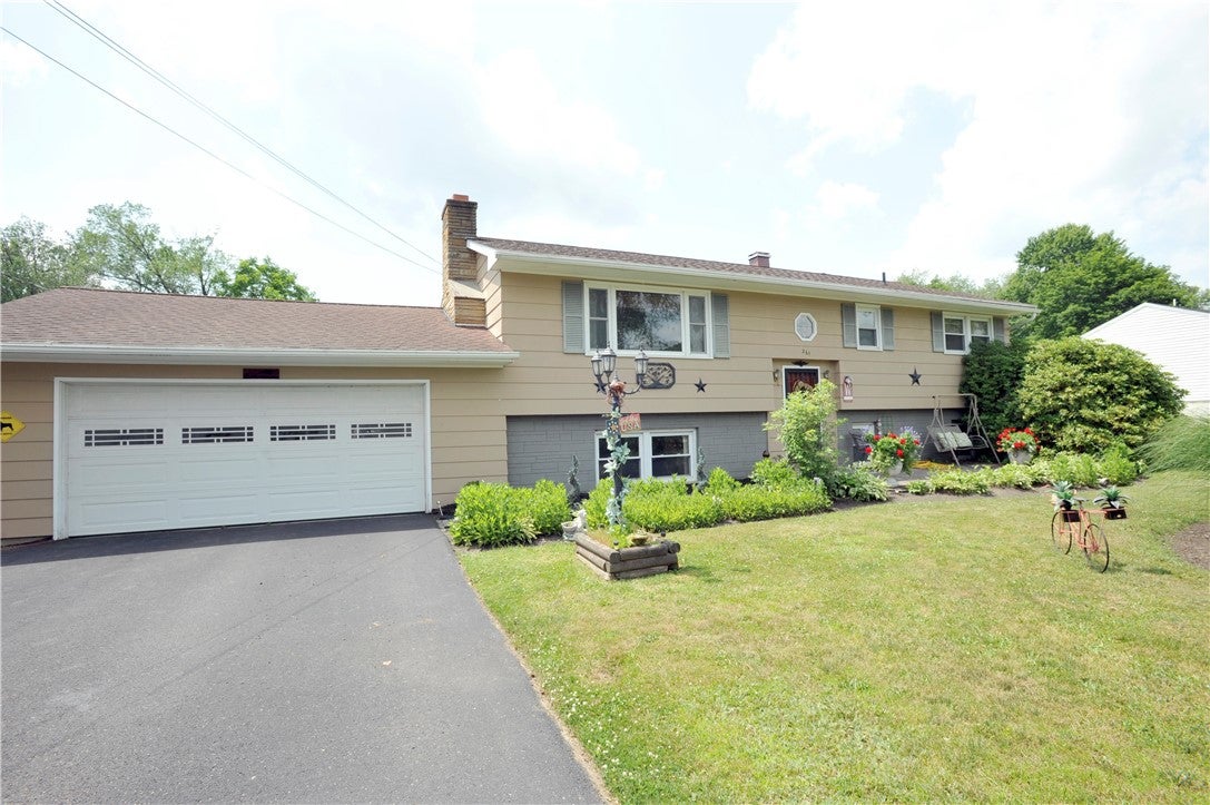 261 Oriole Drive — photo