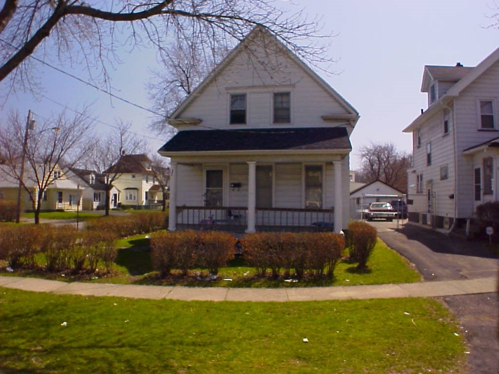 385 Fernwood Avenue — photo