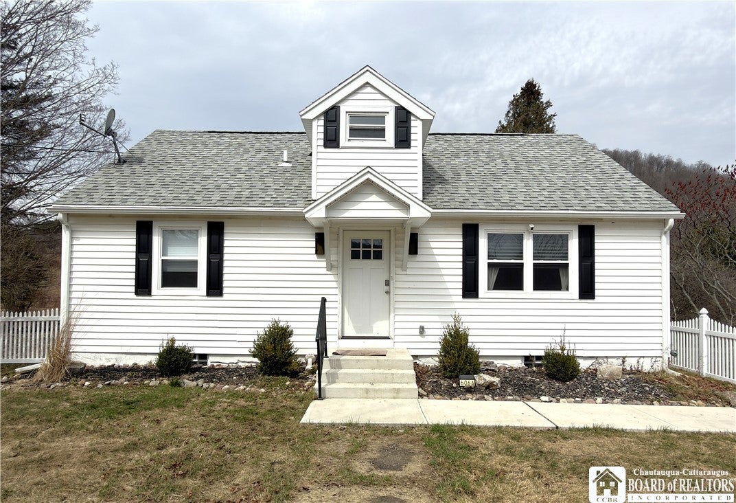 6064 Route 242 E — photo