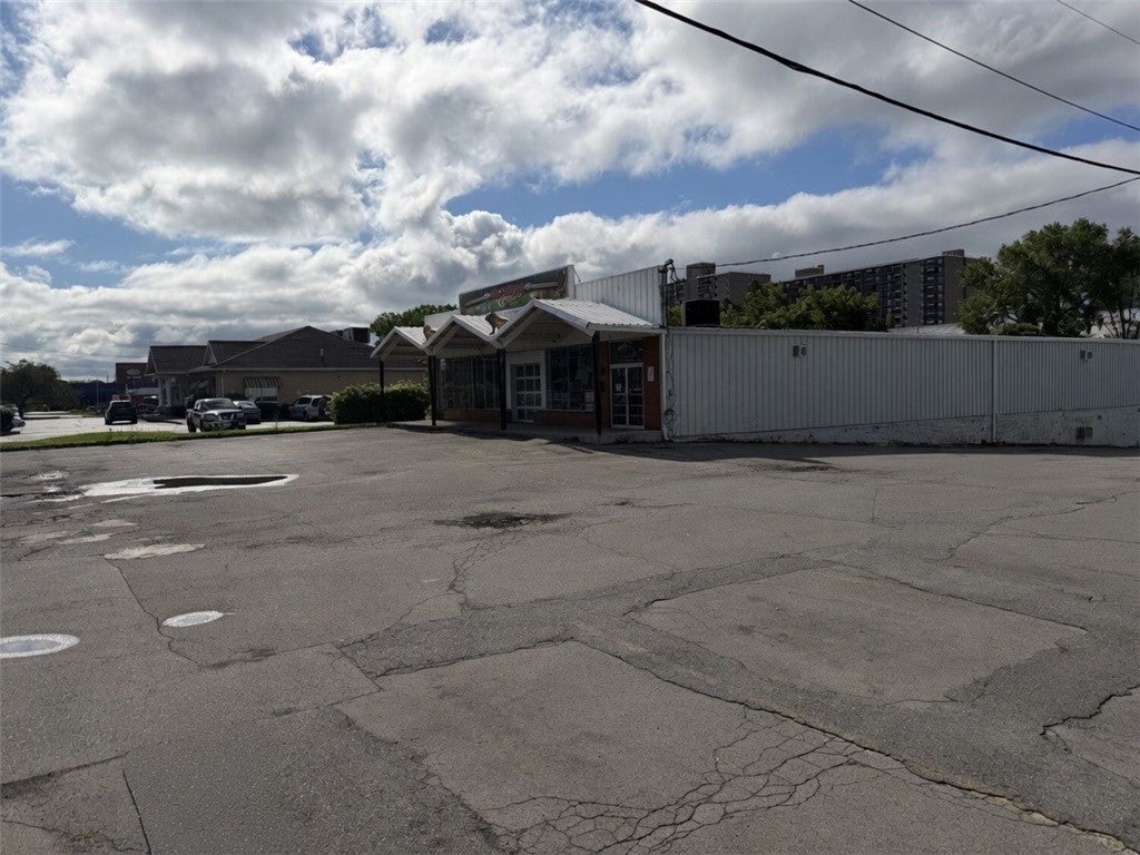 535 E Ridge Road — photo