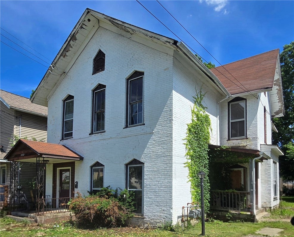 372 W Thurston Street — photo