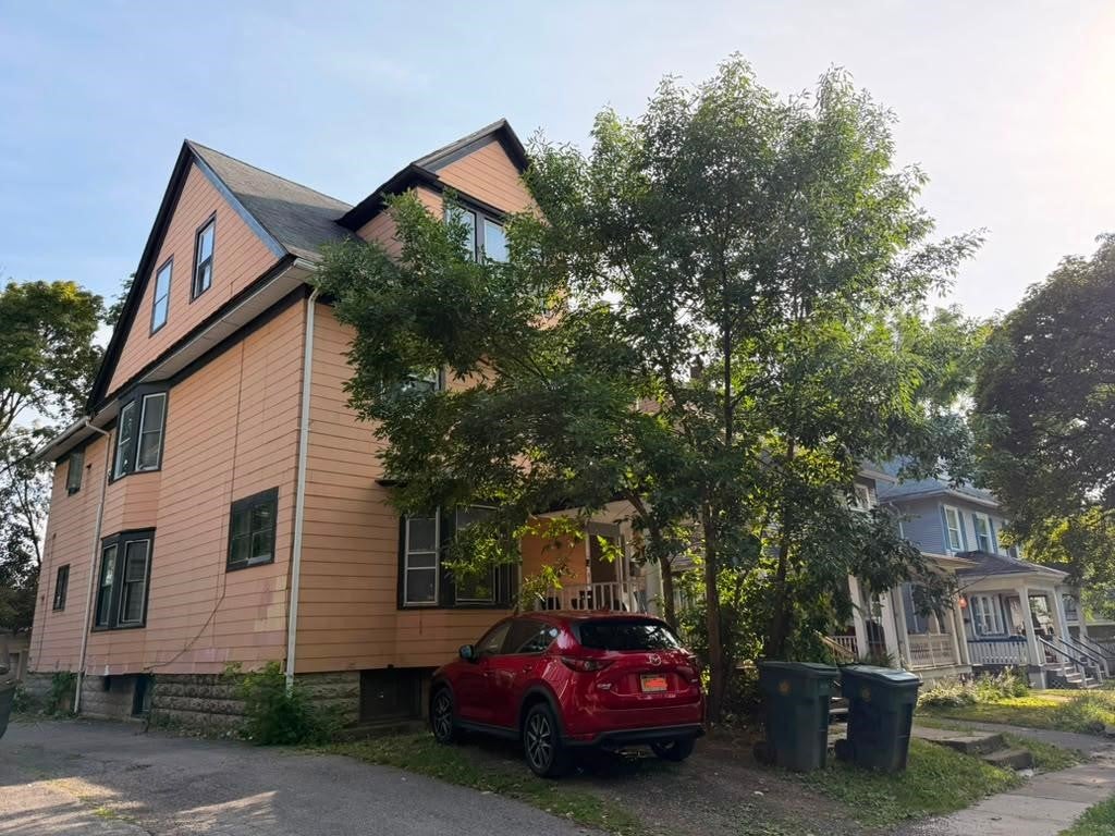65-67 Lake View Park — photo