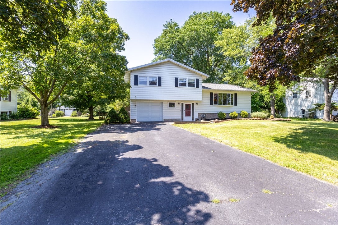 8 Lomar Drive — photo