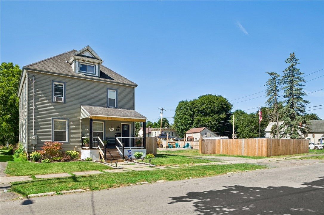16 E Faville Avenue — photo