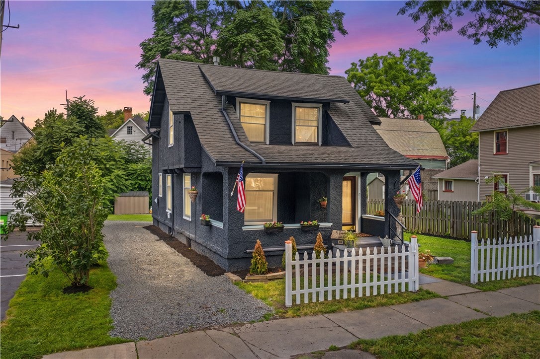 372 W Gray Street — photo