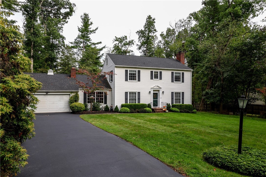 8 Fox Lane E — photo