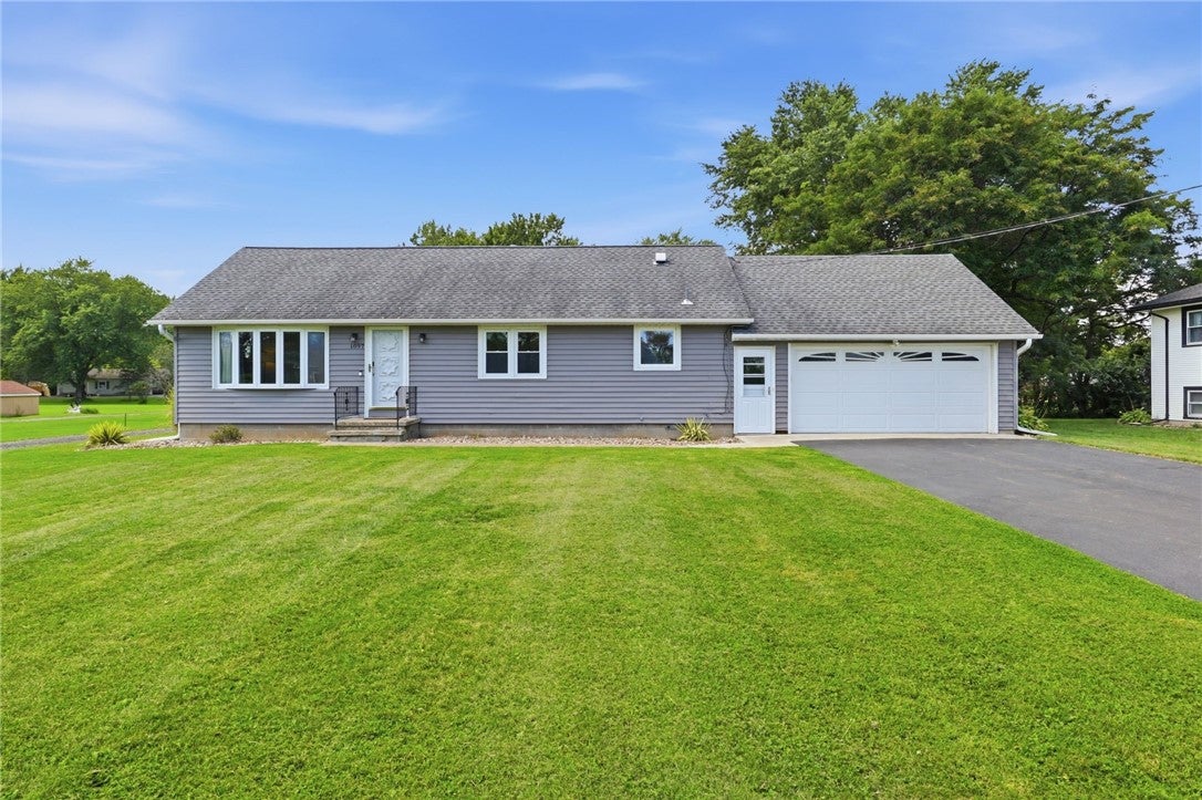 1097 Manitou Rd RD, Parma NY 14468