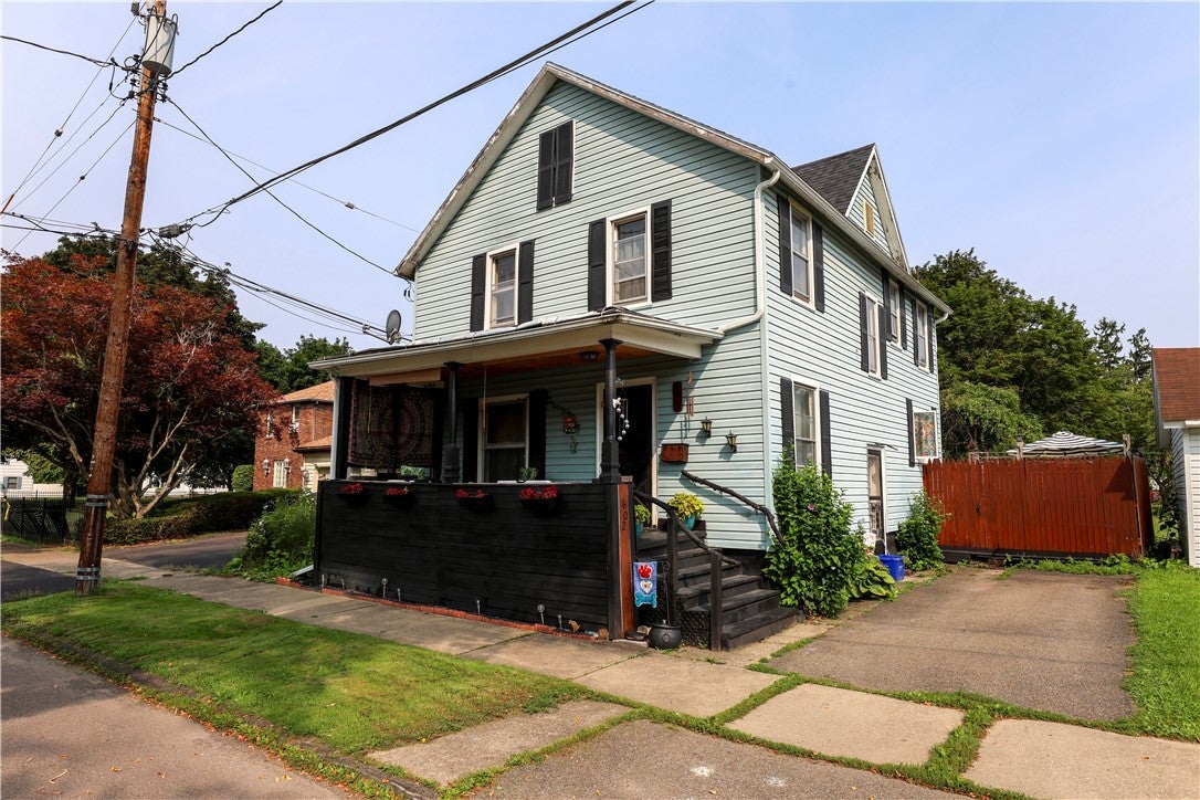 602 Logan St — photo