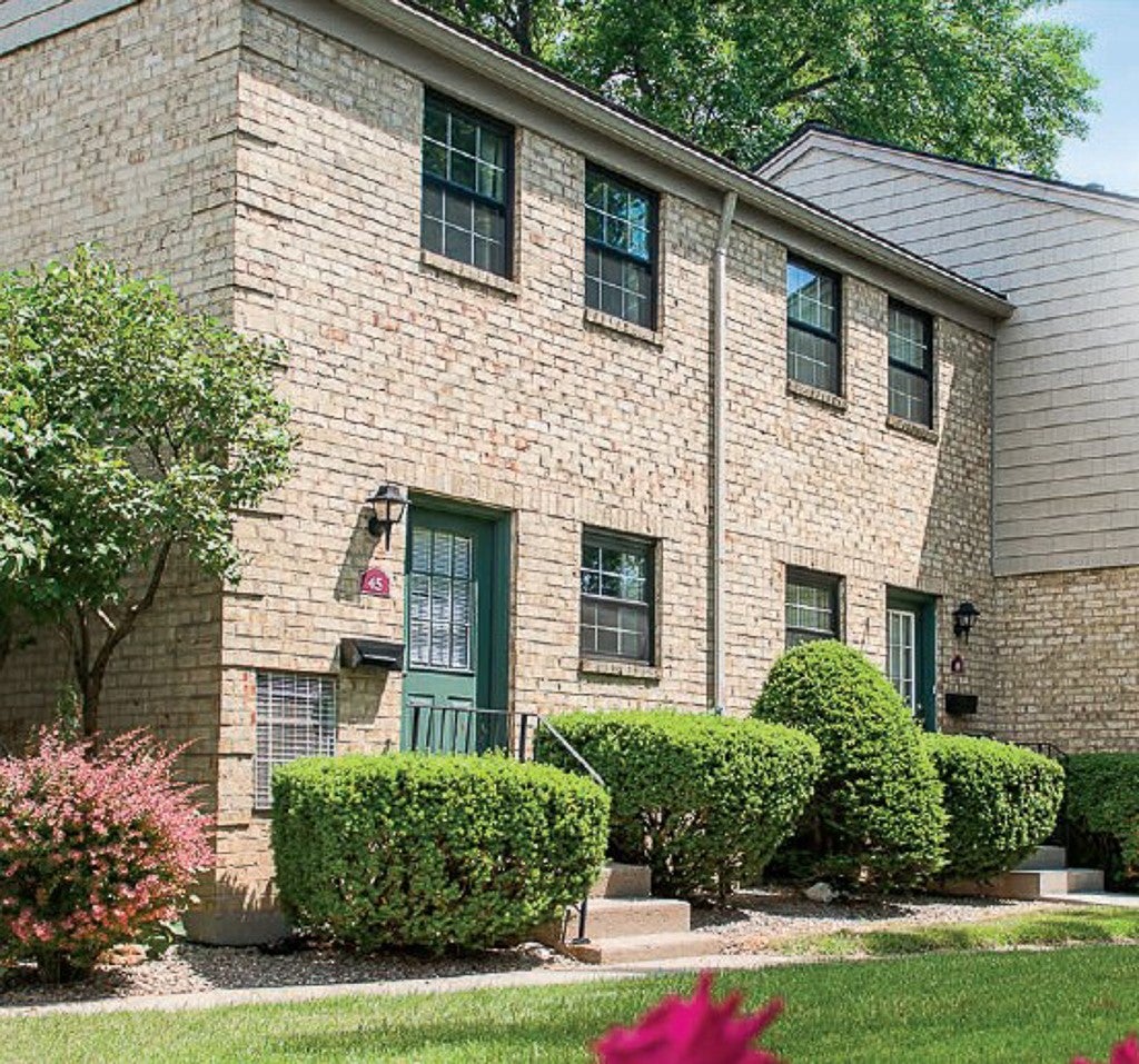 89 Chartwell Court — photo