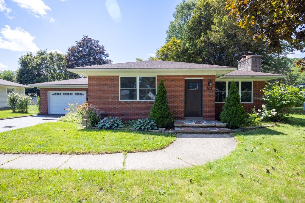253 Southampton Drive — photo