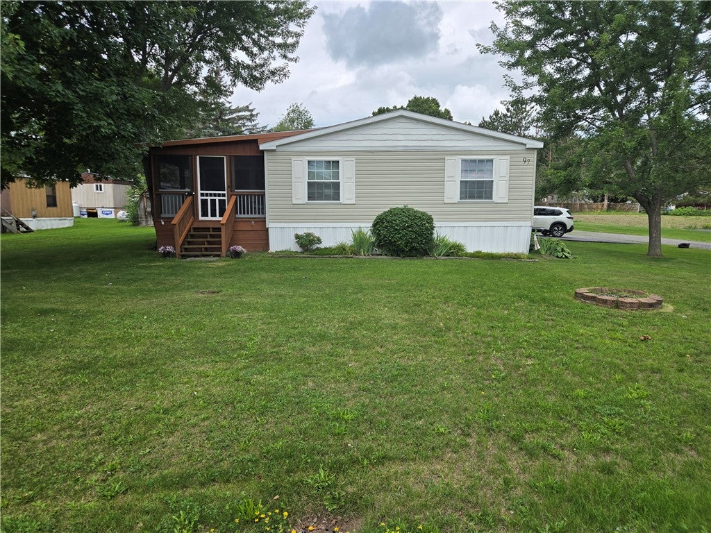 97 Lakeview Dr — photo