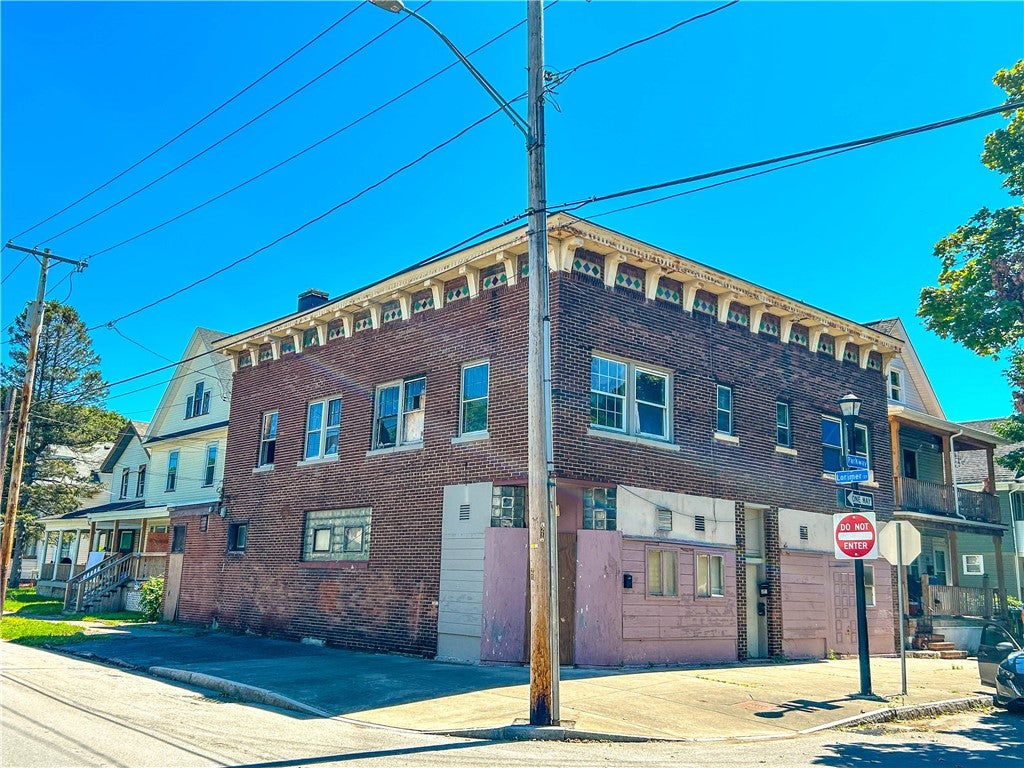 118-122 Parkway — photo