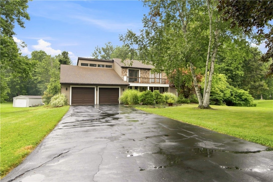135 Ridgeway Estates — photo