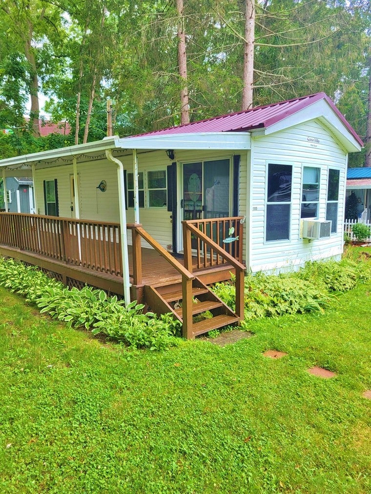 105 Indian Village Park — photo