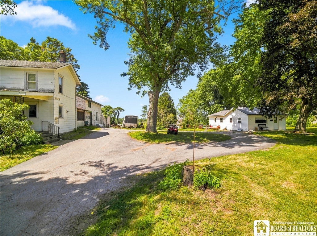 7474 & 7472 E Main Road — photo