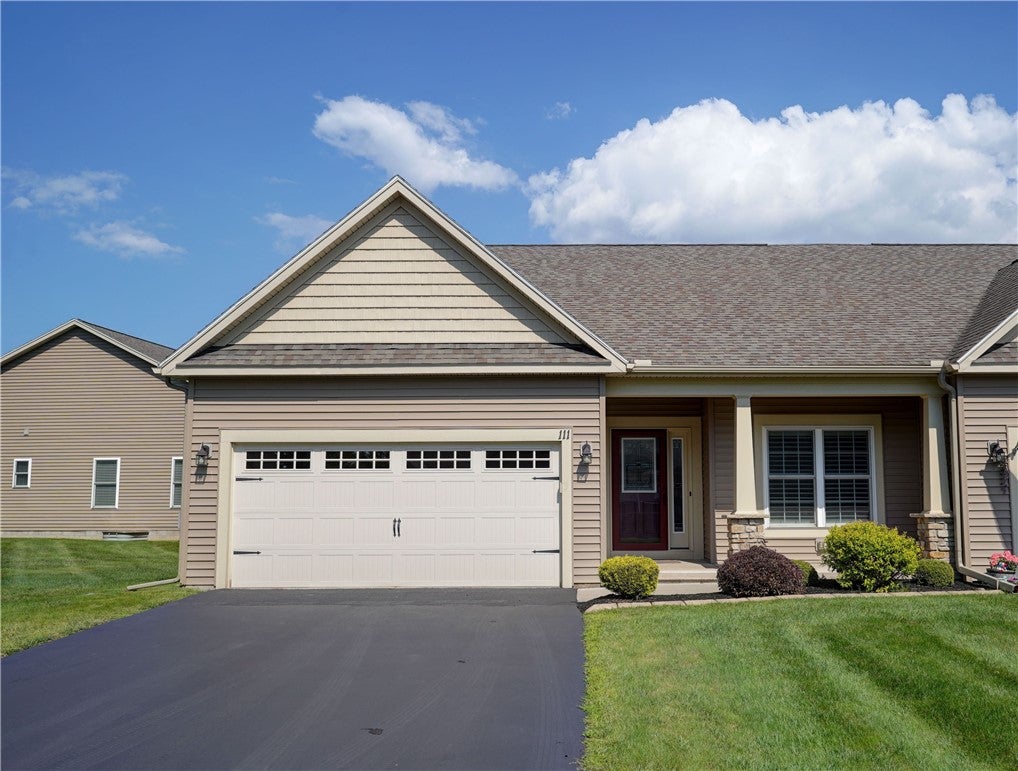 111 Golden Oaks Way — photo