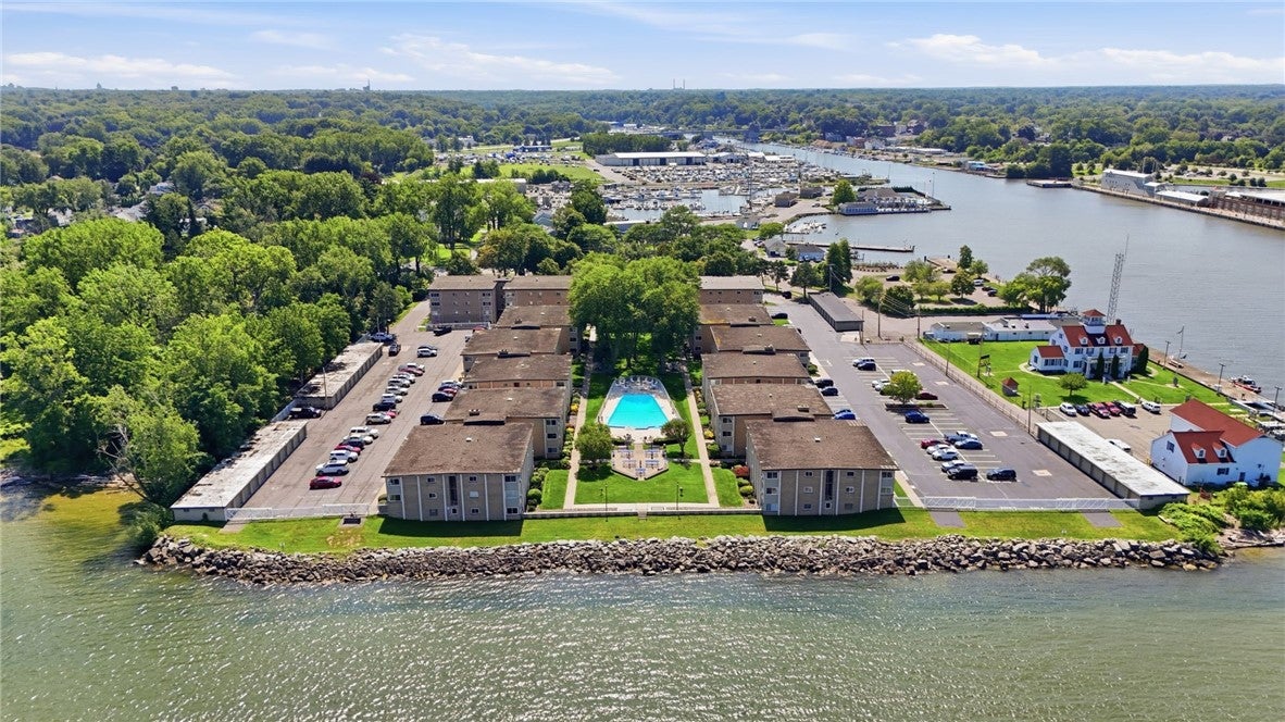 811 Westage At The Harbor — photo