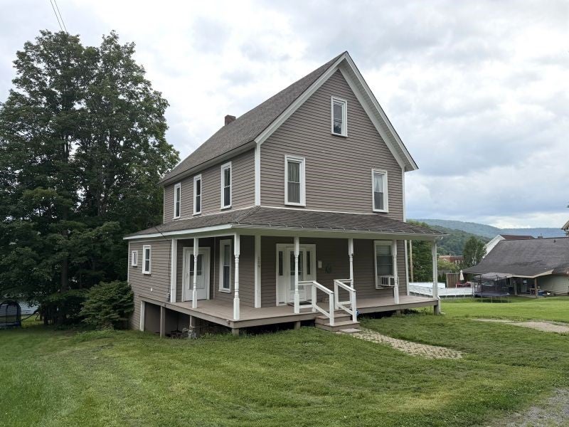 109 E King Street — photo